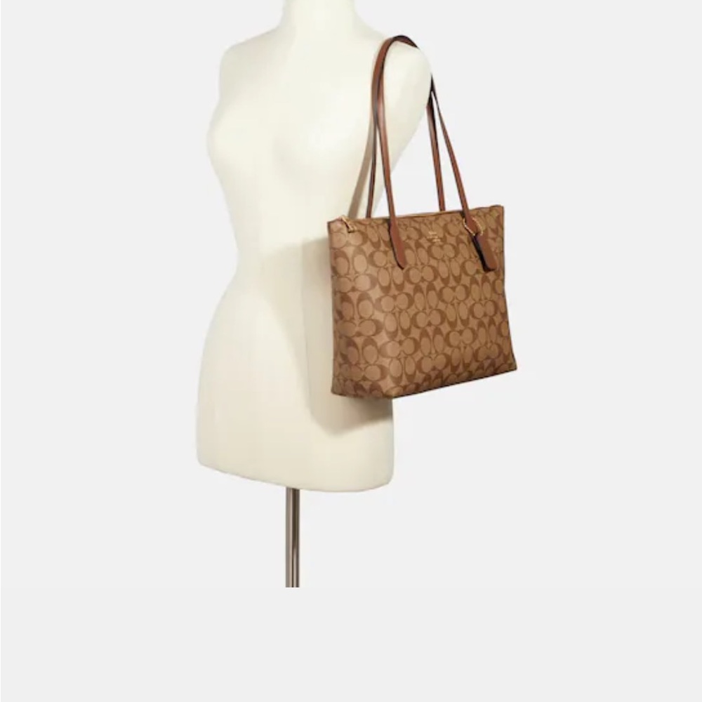 Coach tote with zipper